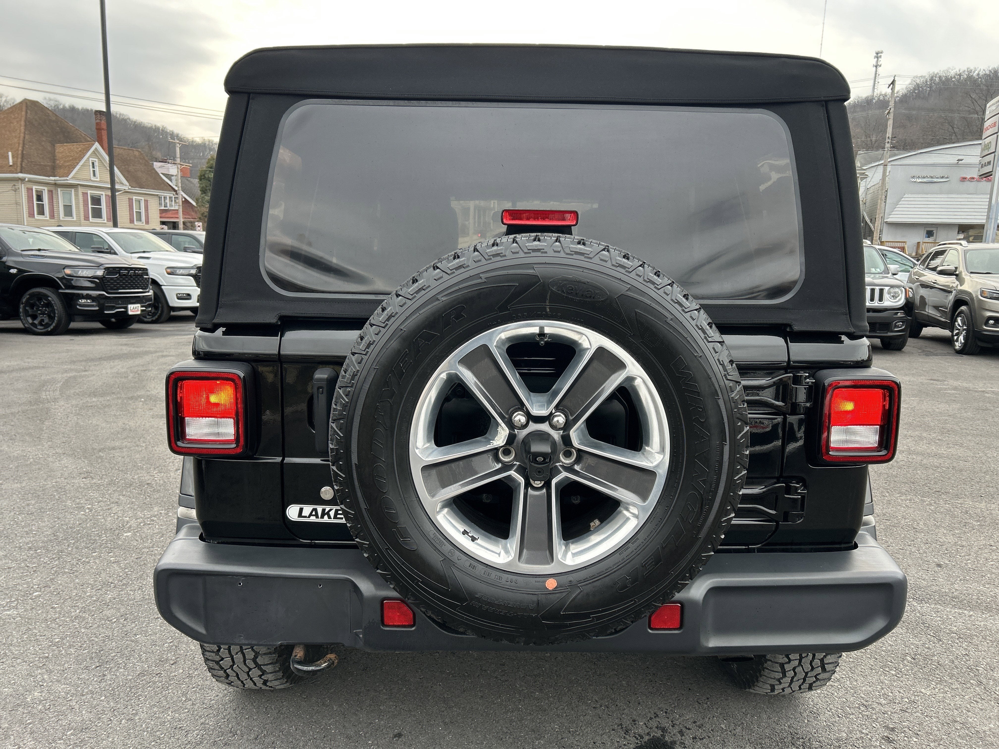 2018 Jeep WRANGLER UNL SAHARA