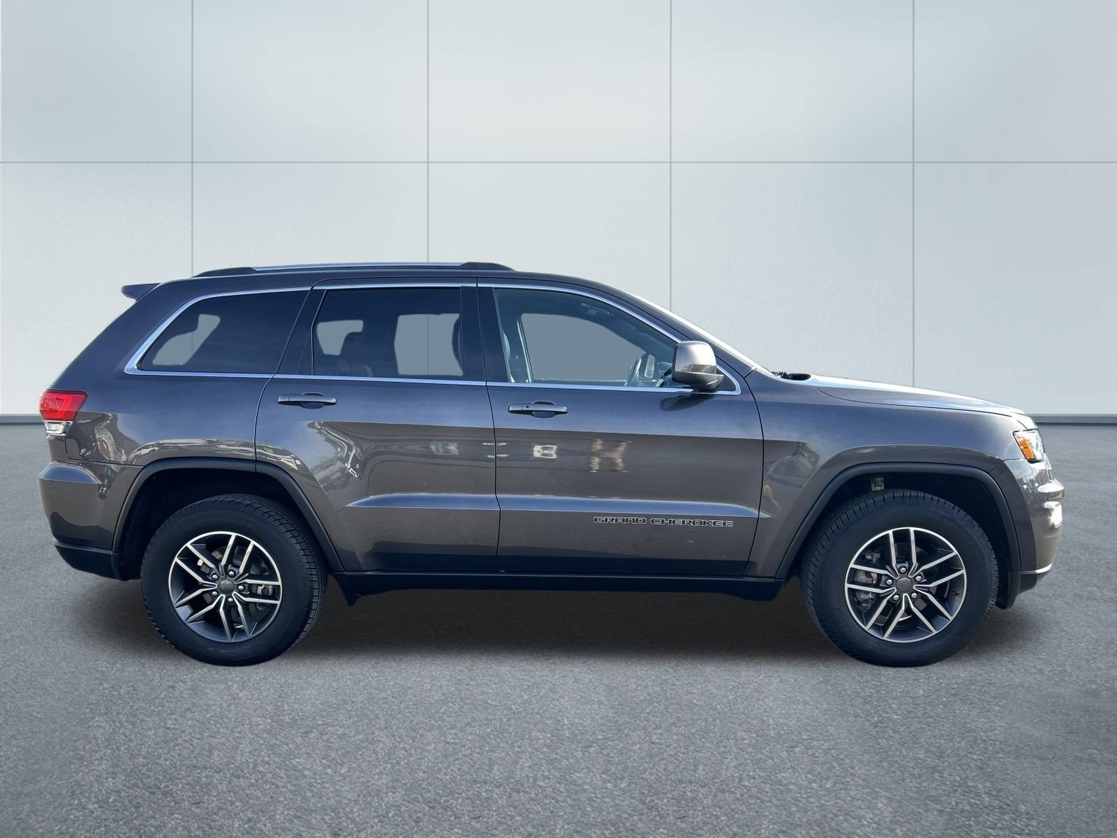 2019 Jeep GRAND CHEROKEE LAREDO E