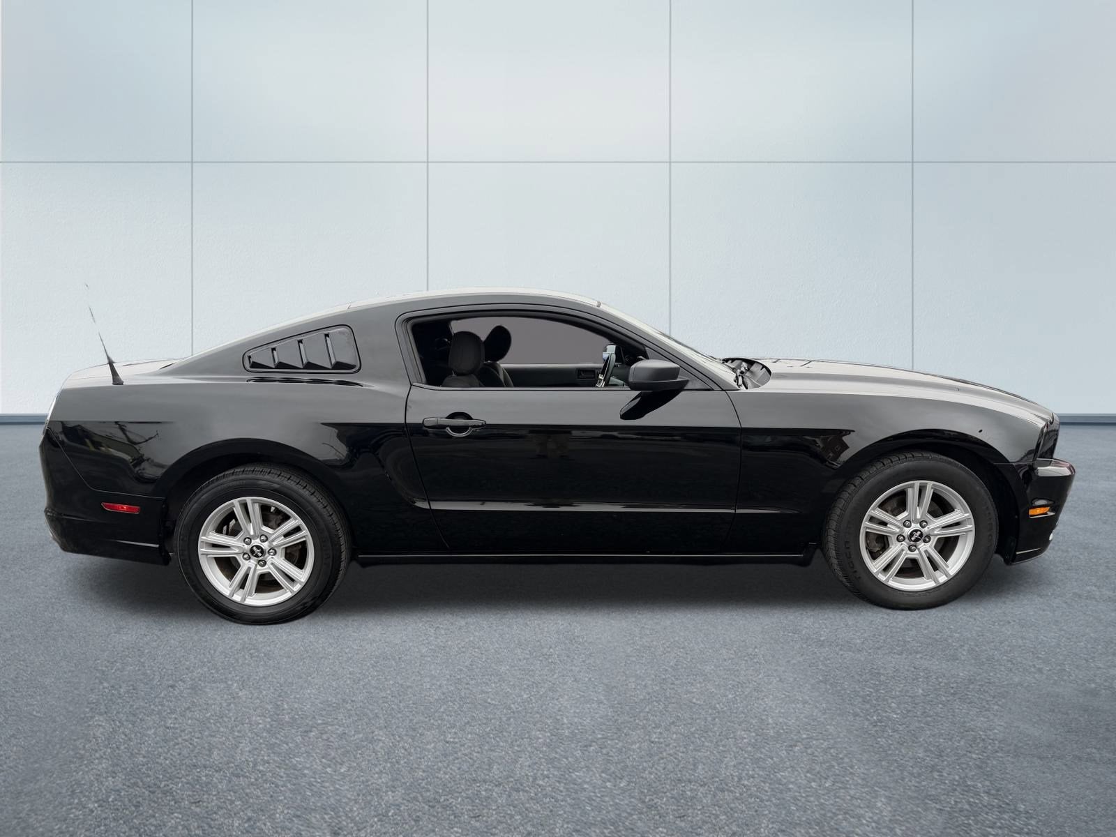 2014 Ford MUSTANG V6