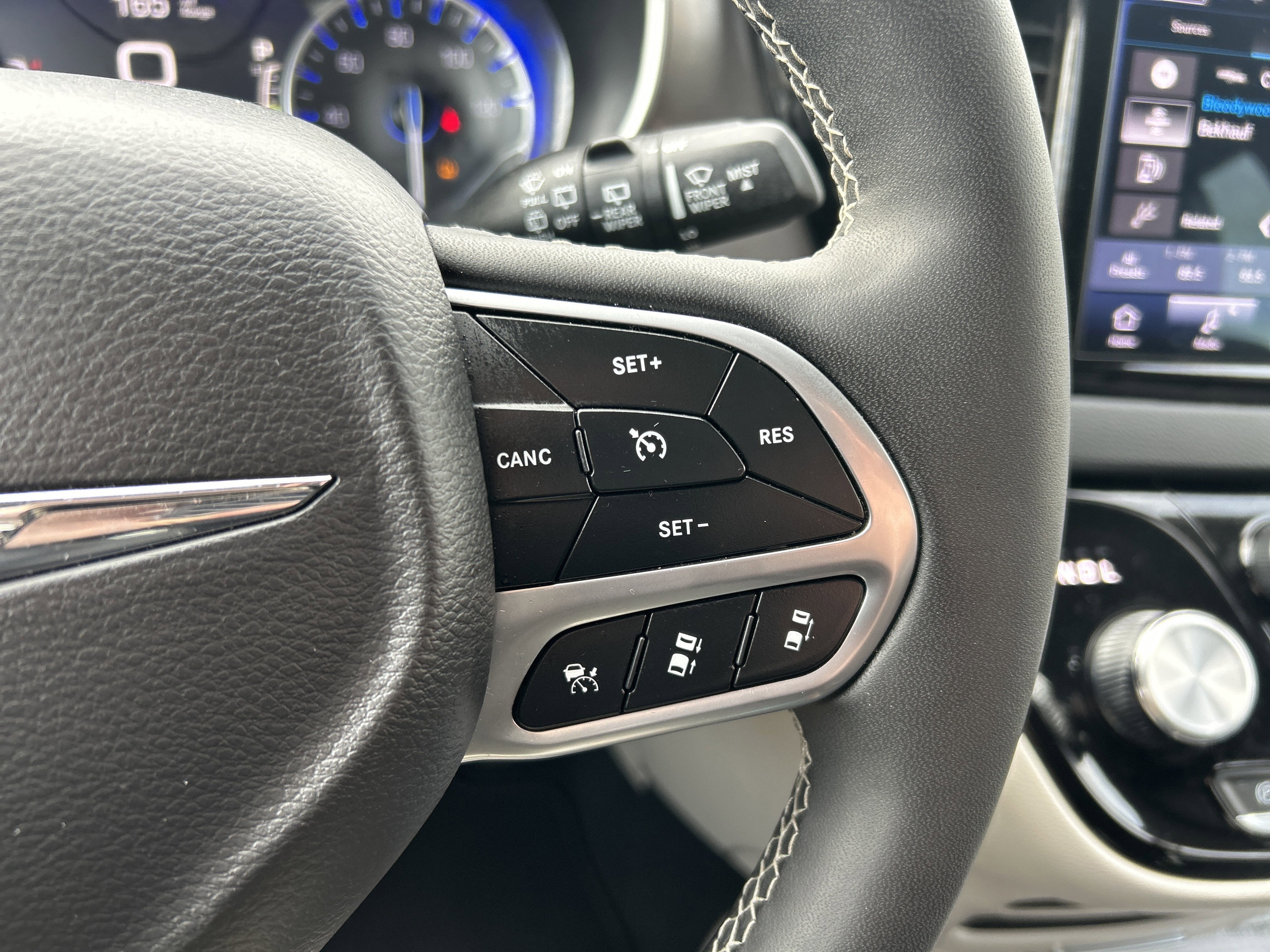 2024 Chrysler PACIFICA TOURING L