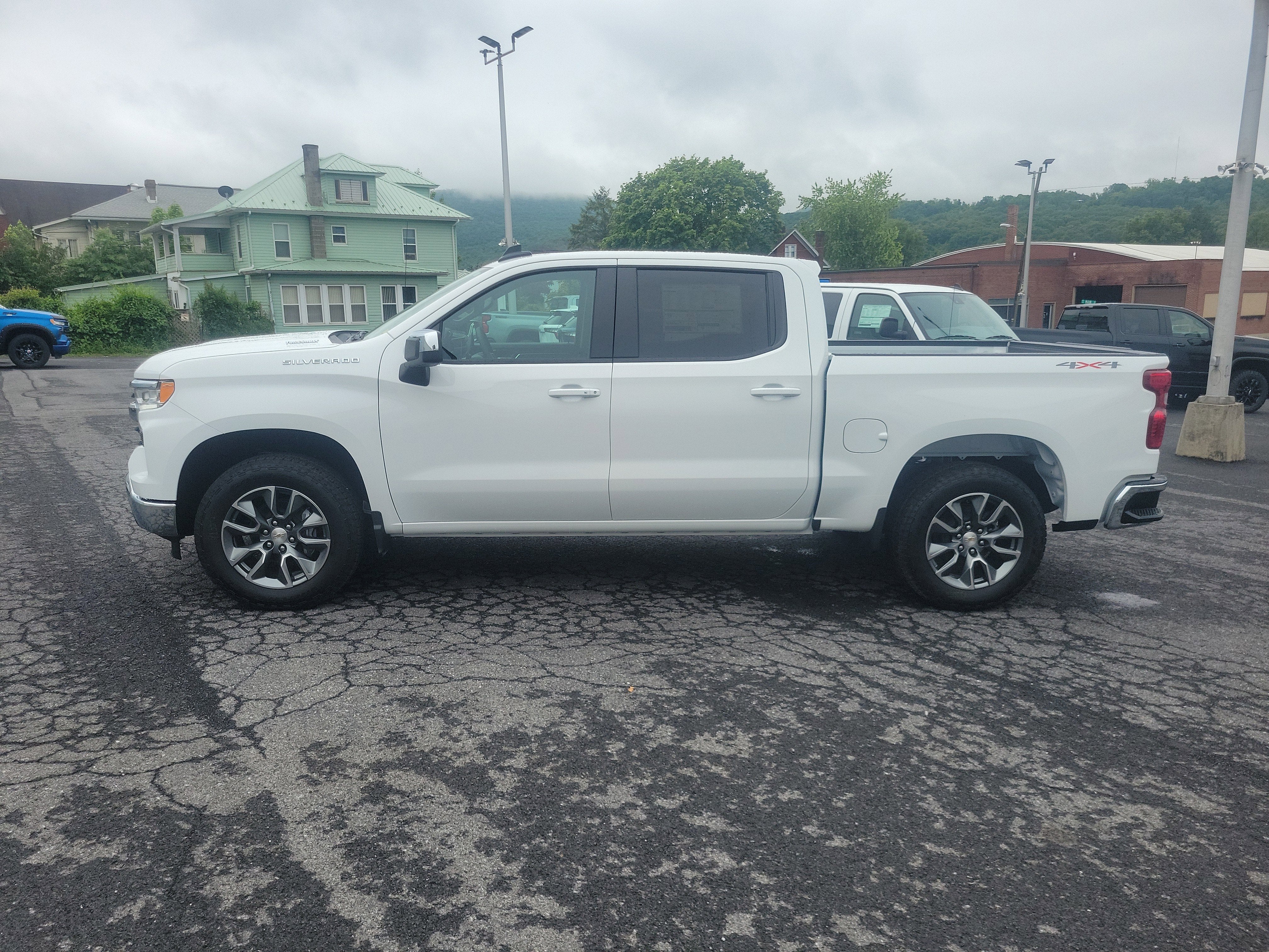 2025 Chevrolet Silverado 1500 LT (2FL)