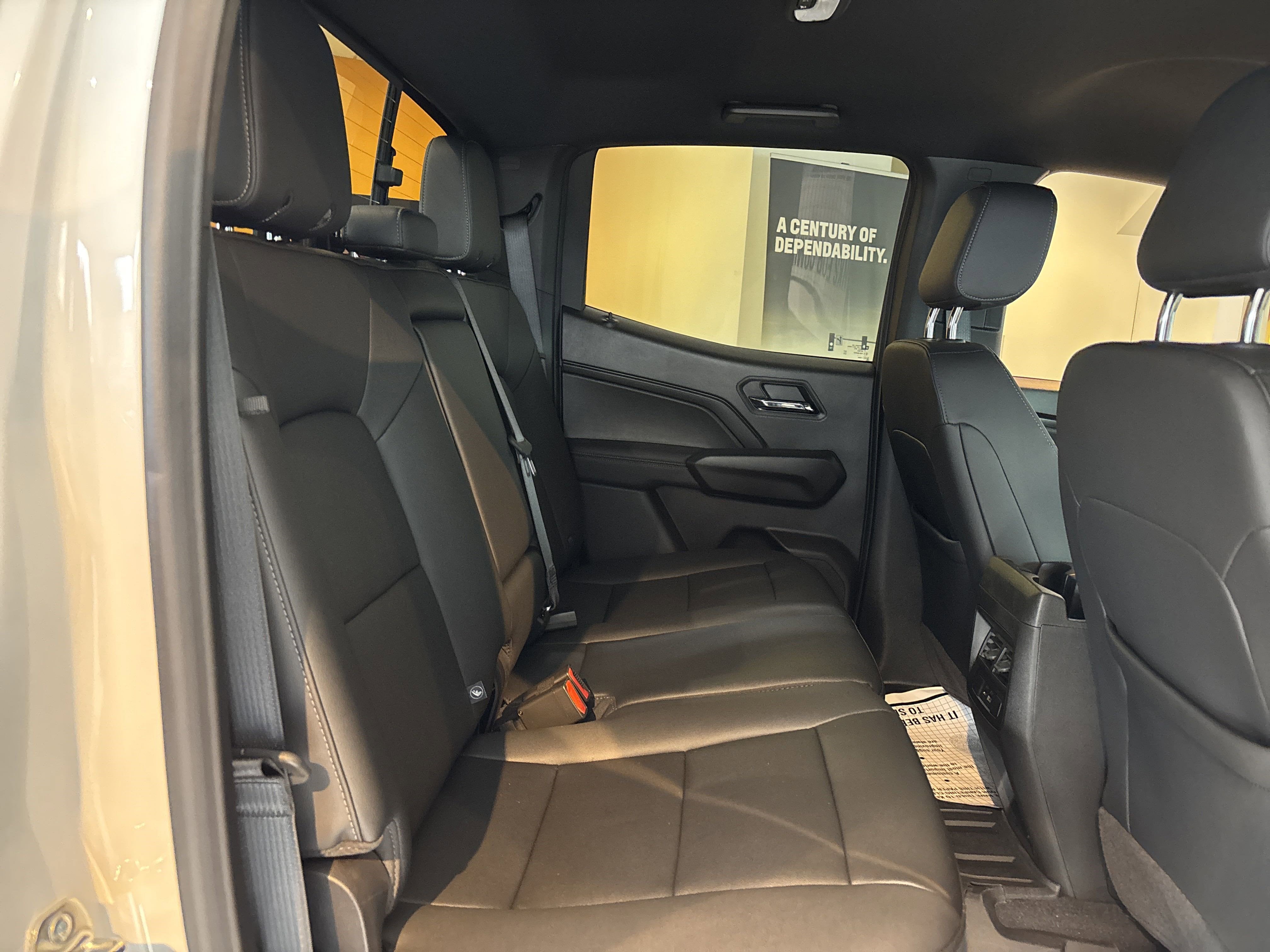 2025 Chevrolet Colorado WT/LT