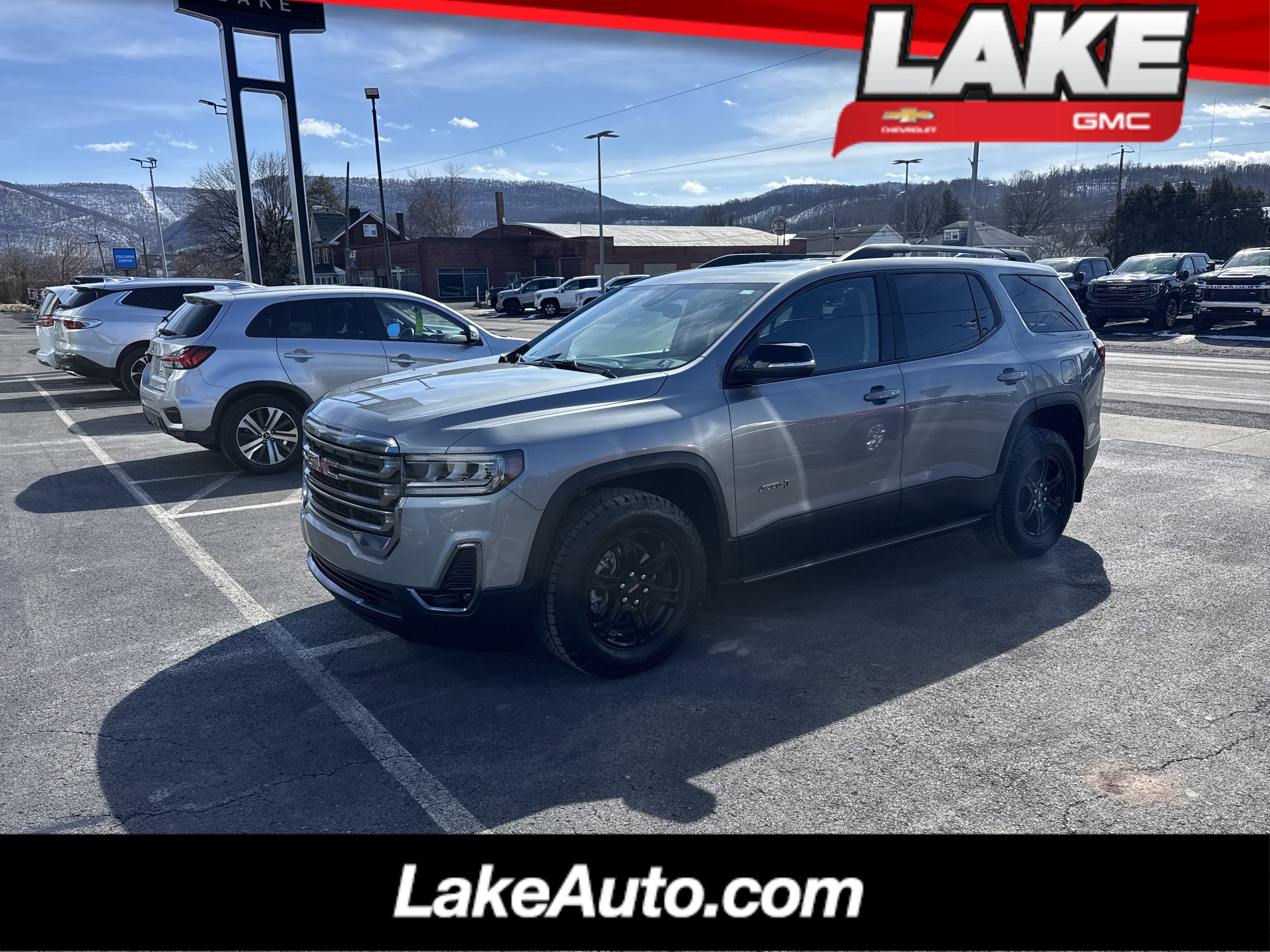2023 GMC Acadia AT4