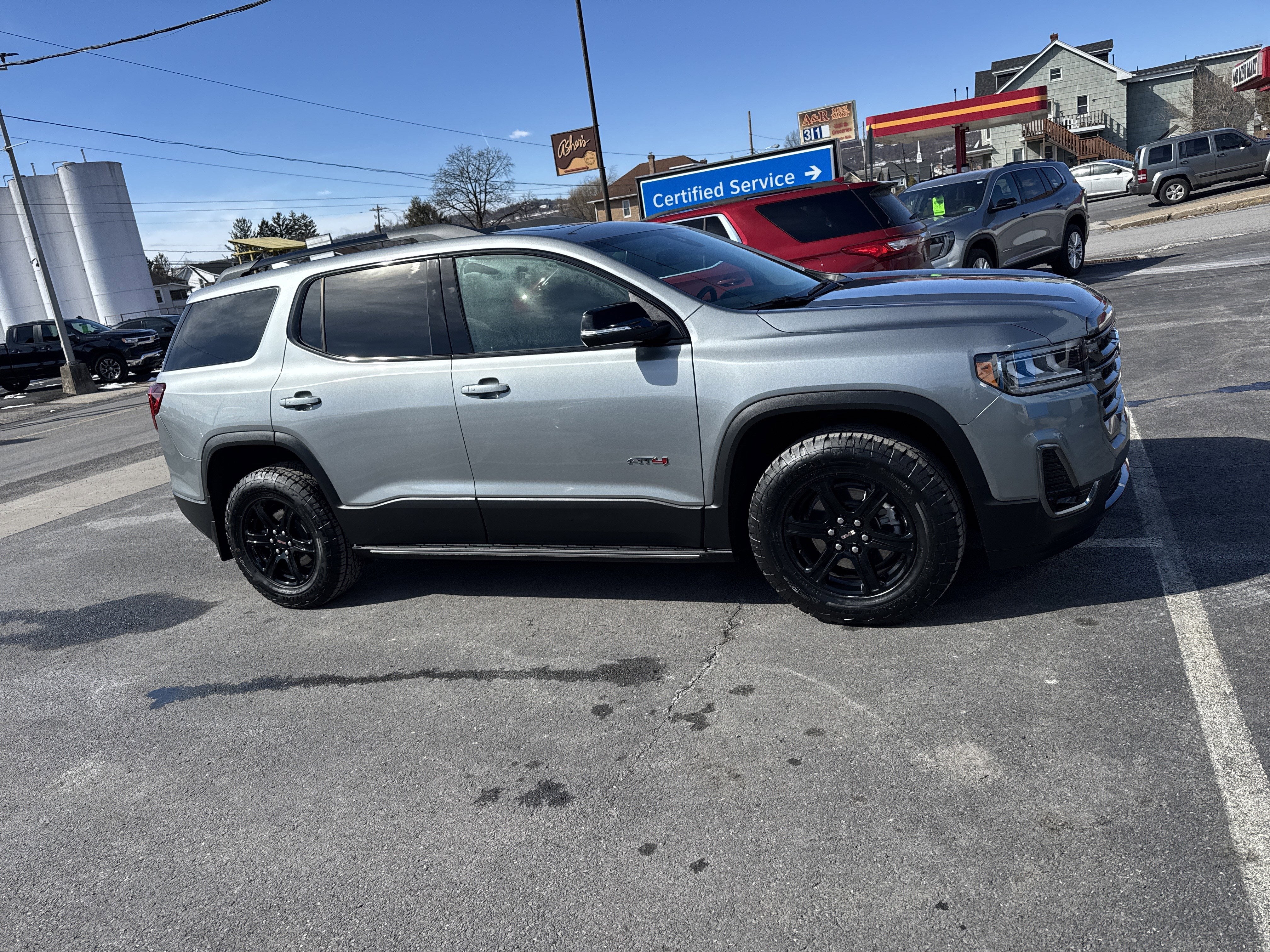 2023 GMC Acadia AT4