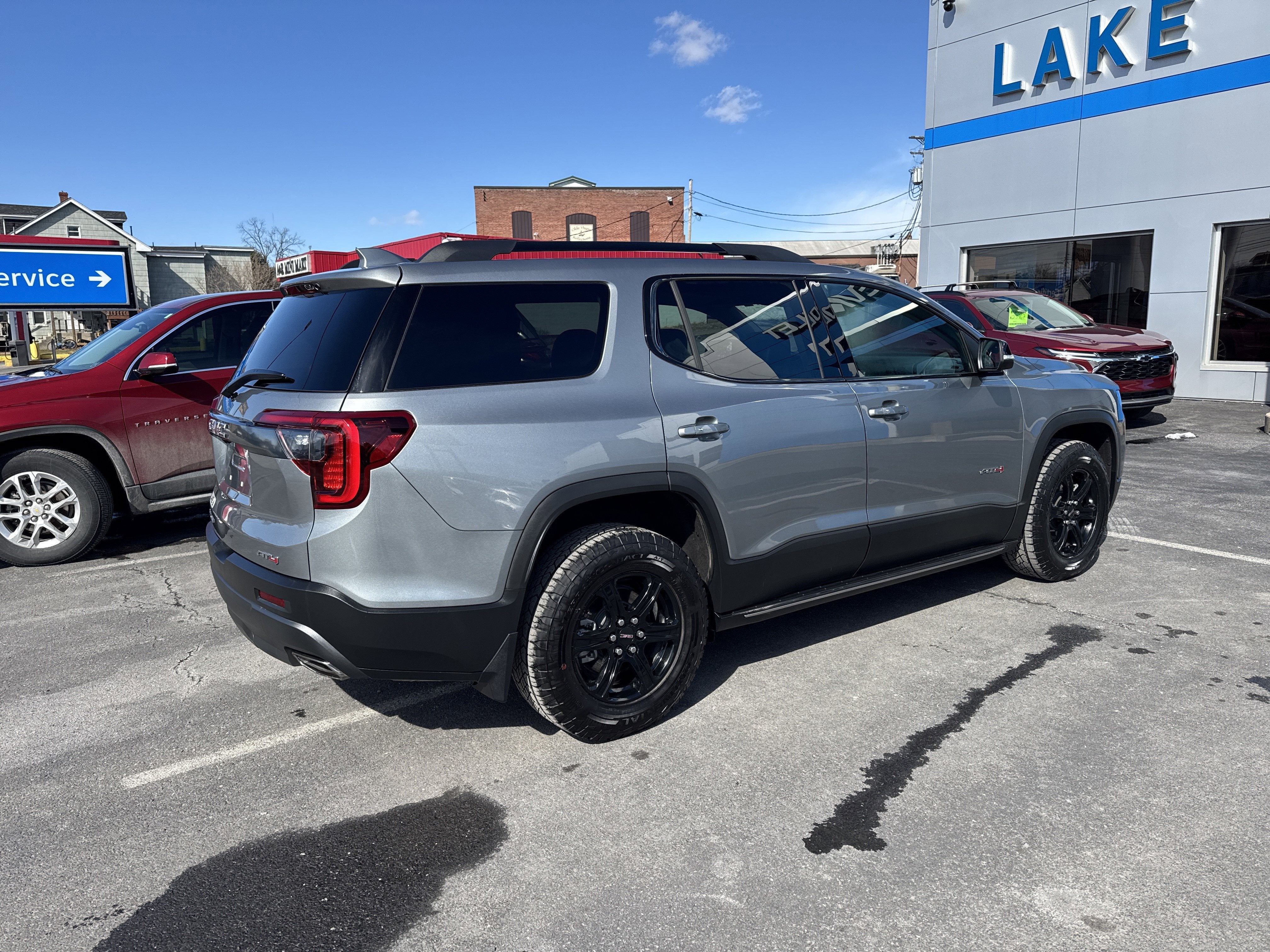 2023 GMC Acadia AT4