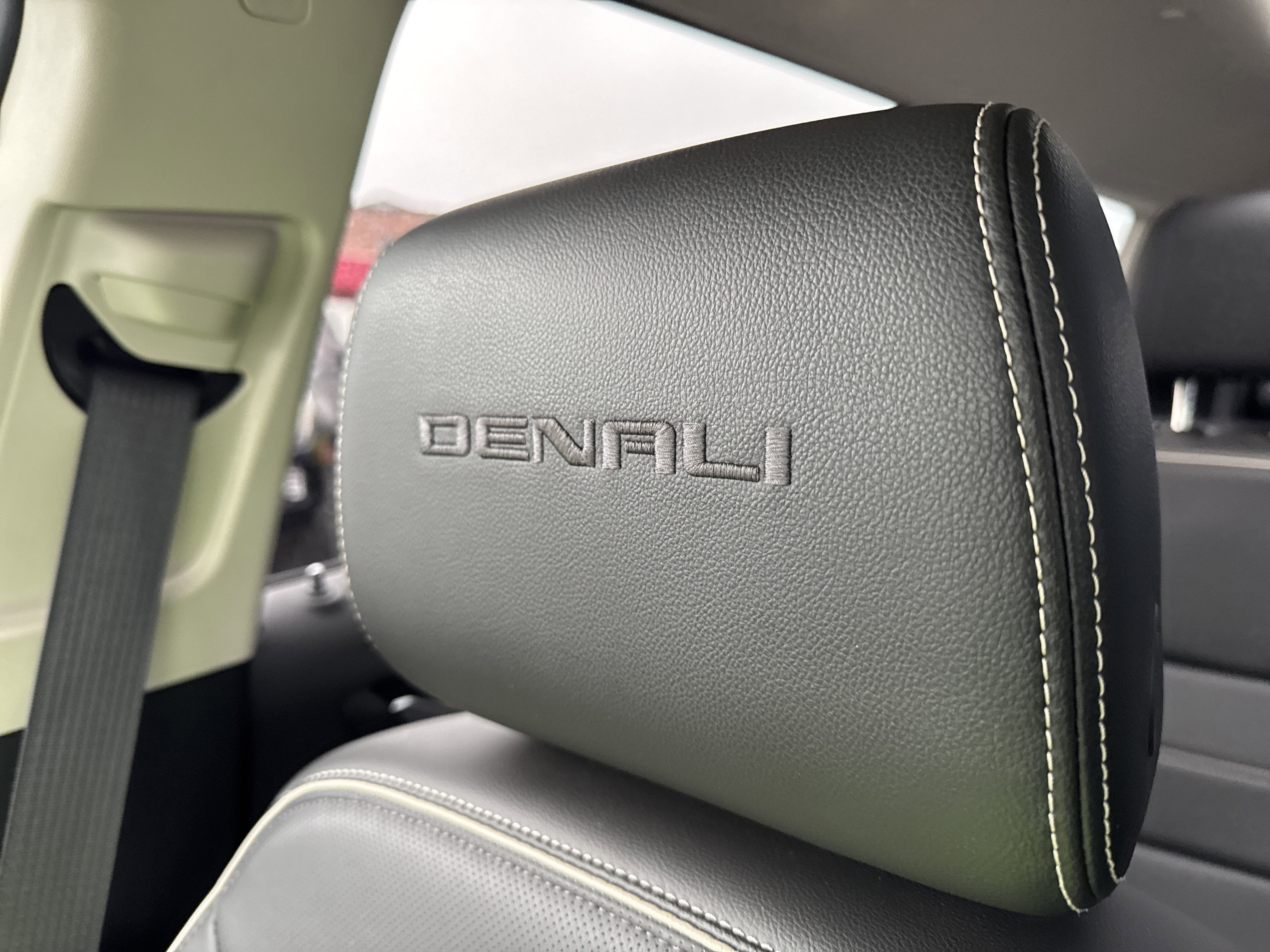 2020 GMC Acadia Denali